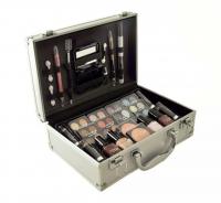 Cameo Carry All Trunk Train Case with Makeup and Reusable Aluminum Case - 7.1oz (200g)